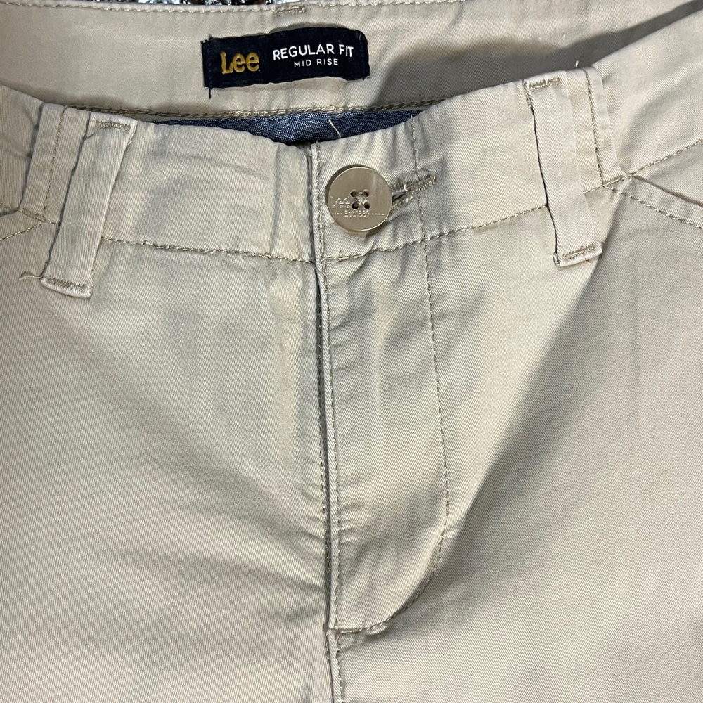 Lee khahi shorts size 6. Regular fit mid rise. 6” inseam - Picture 6 of 6